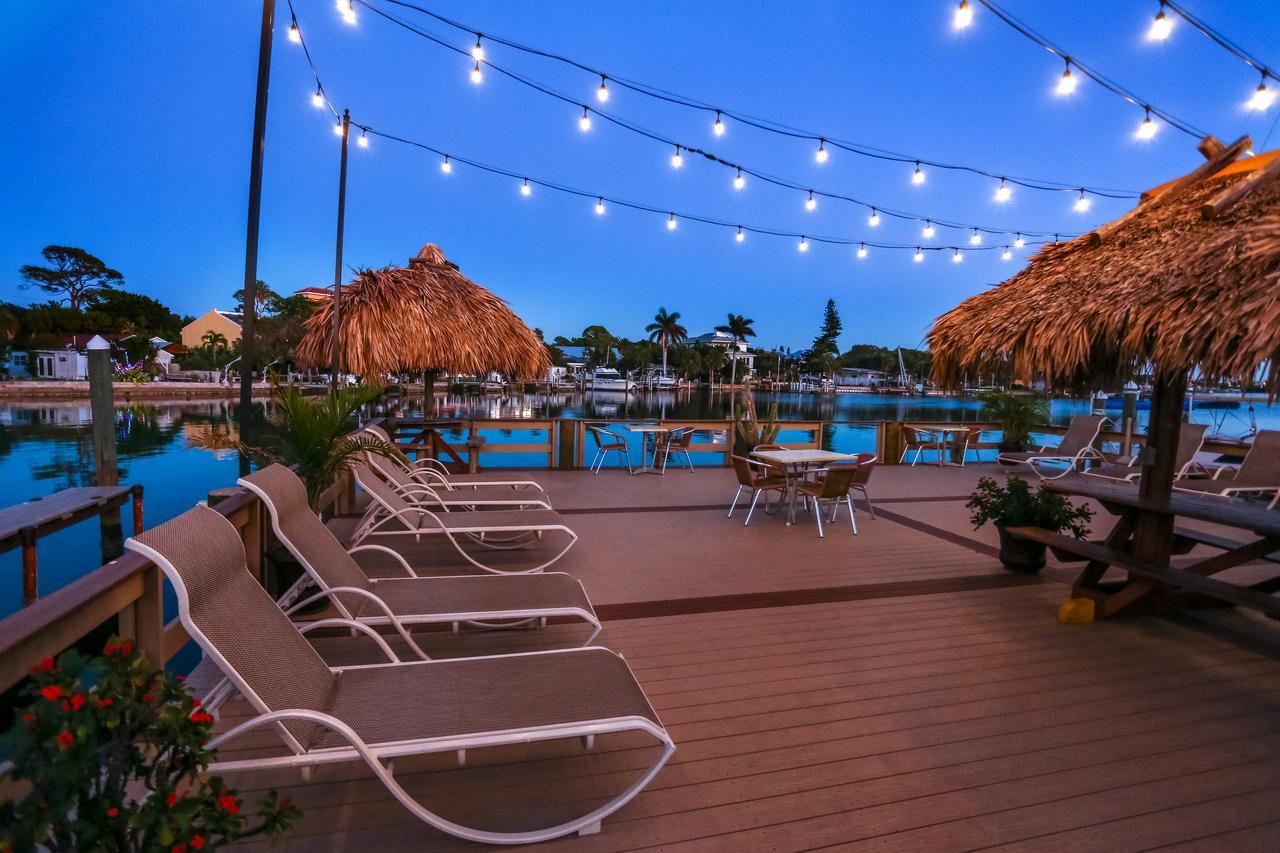 Bay Palms Waterfront Resort - Hotel And Marina Сант Пит Бич Экстерьер фото