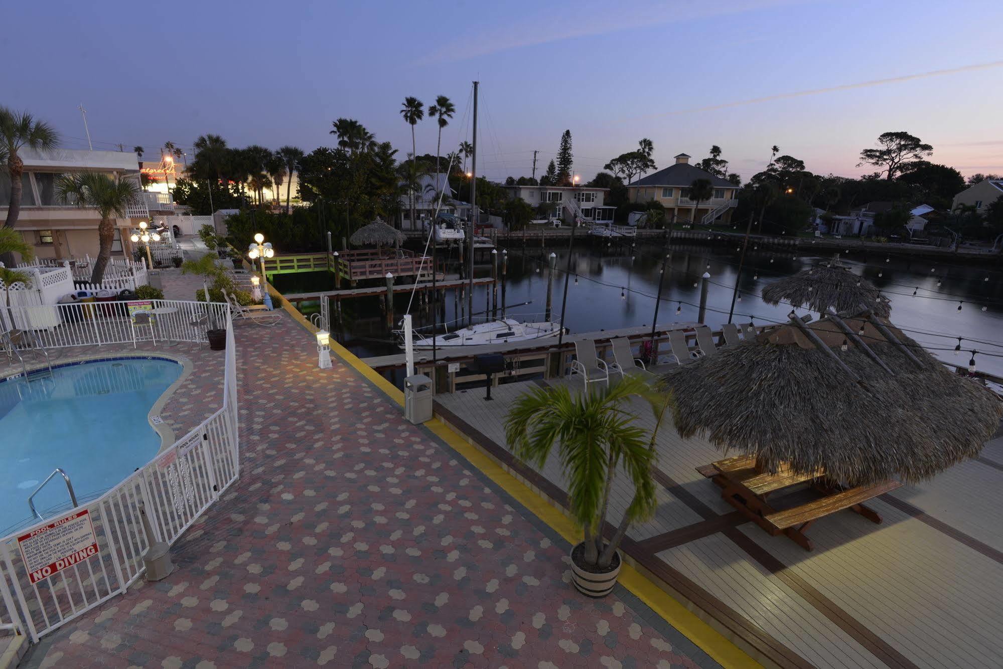 Bay Palms Waterfront Resort - Hotel And Marina Сант Пит Бич Экстерьер фото